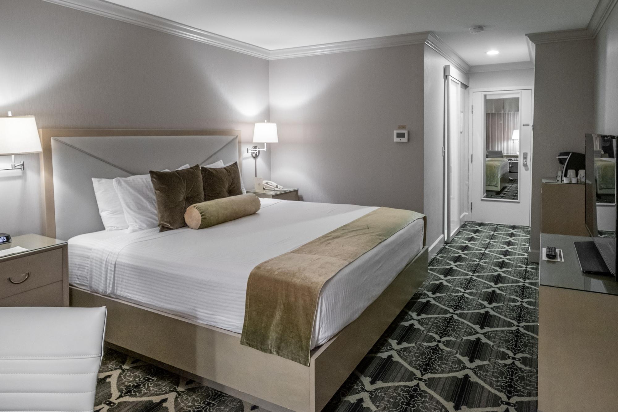 Bell Tower Hotel Ann Arbor Bagian luar foto